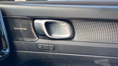 Volvo Xc40 2.0 T4 R DESIGN Pro 5dr Geartronic Petrol Estate